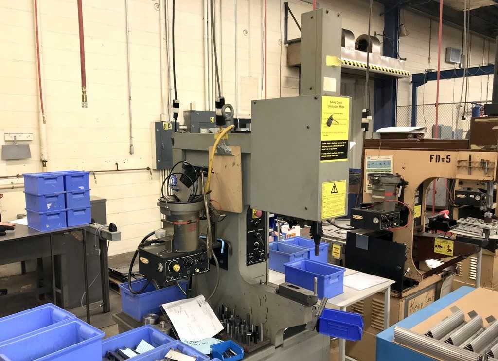 Haeger PEM Serter - PRESSES