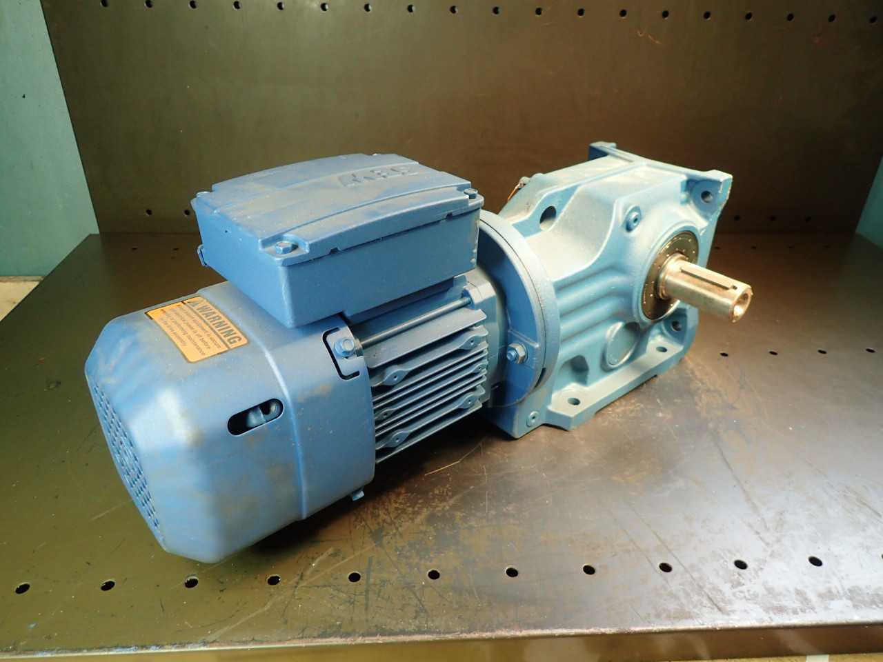 SEW Eurodrive Gear Reducer Motor 1/2HP 104.37:1 16RPM 230/460VAC Right Shaft NOS - ELECTRIC MOTORS