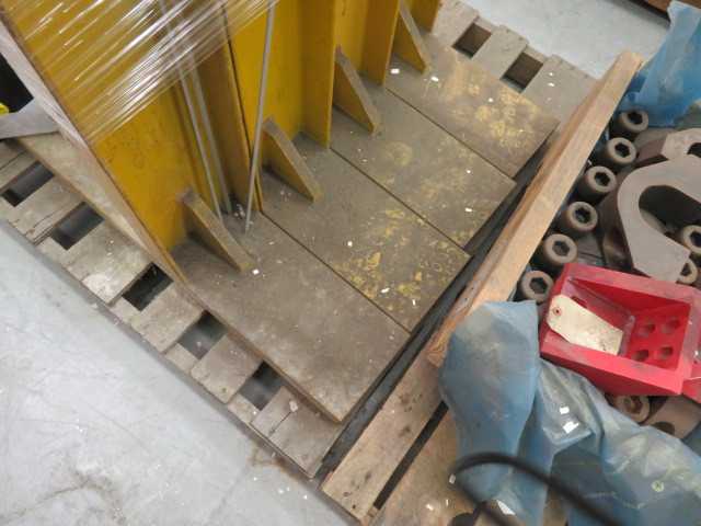 Metal Stands, Lot - MISCELLANEOUS