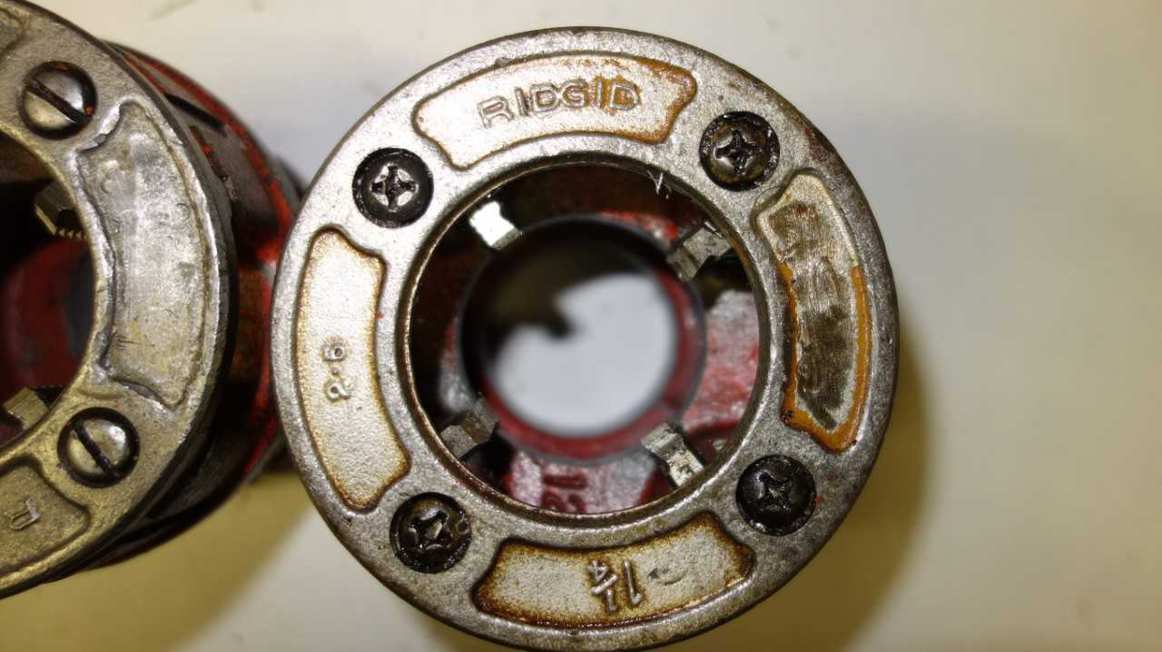 LOT OF 2 RIDGID 1-1/4 IN DIE HEADS - ELECTRIC POWER TOOLS
