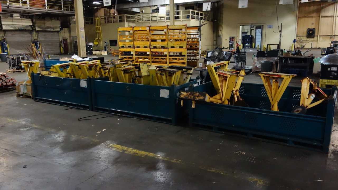 4 CRATES OF 100,000LBS TRAILER STABILIZING JACKS - ELECTRIC POWER TOOLS