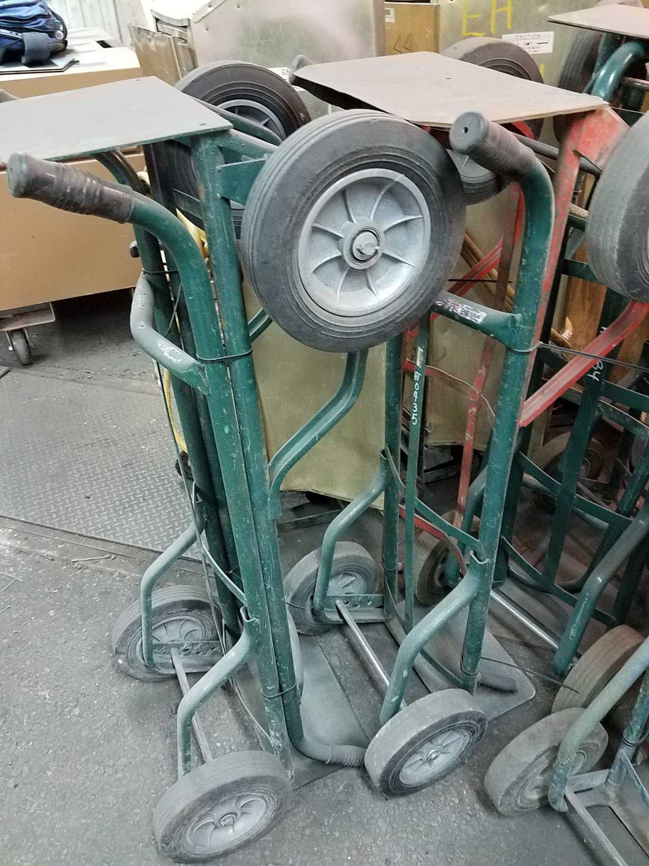 Lot of assorted dollies - MATERIAL HANDLING