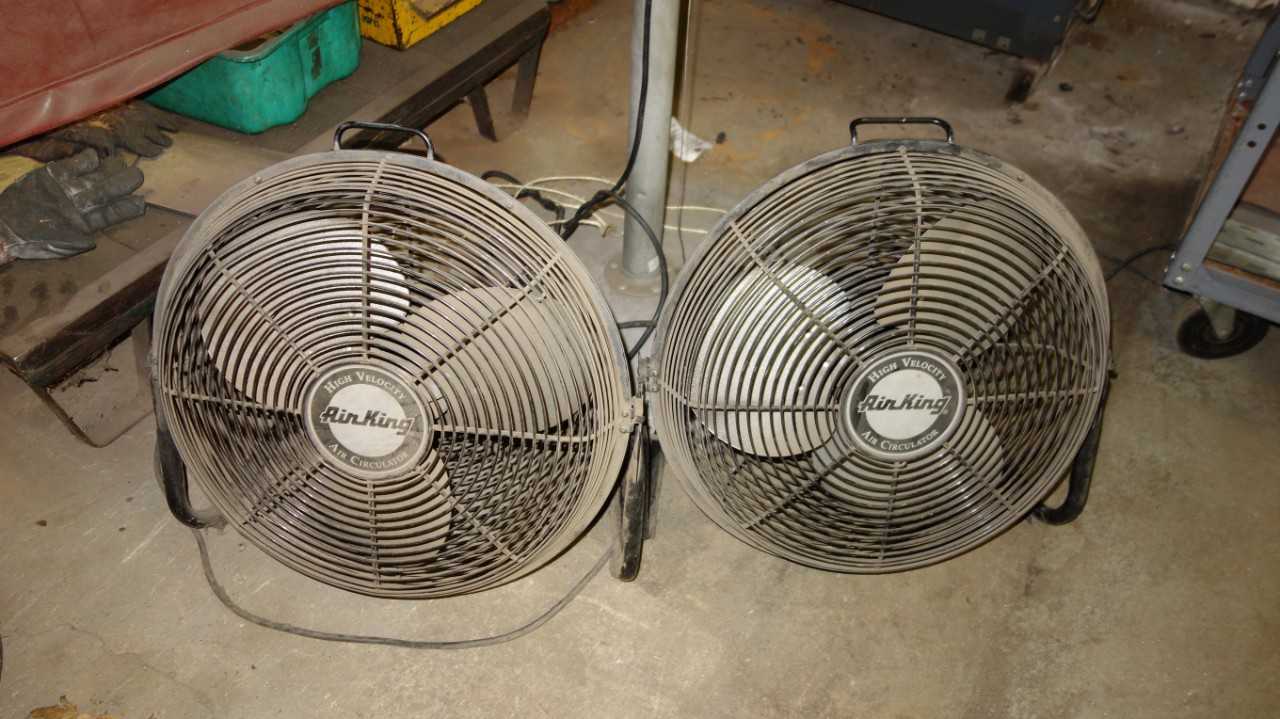 LOT OF 3 ASSORTED INDUSTRIAL FANS, X1 TPI GE 1/3HP 115V-AC UPRIGHT FAN, X2 AIR KING FLOOR FANS - TEMPERATURE CONTROL COMPONENTS
