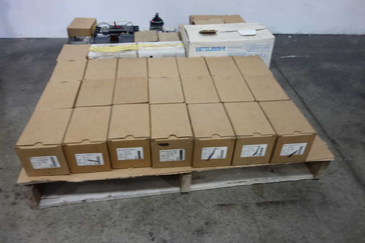 1 PALLET OF ASSORTED CIRCUIT BREAKERS - CIRCUIT BREAKERS