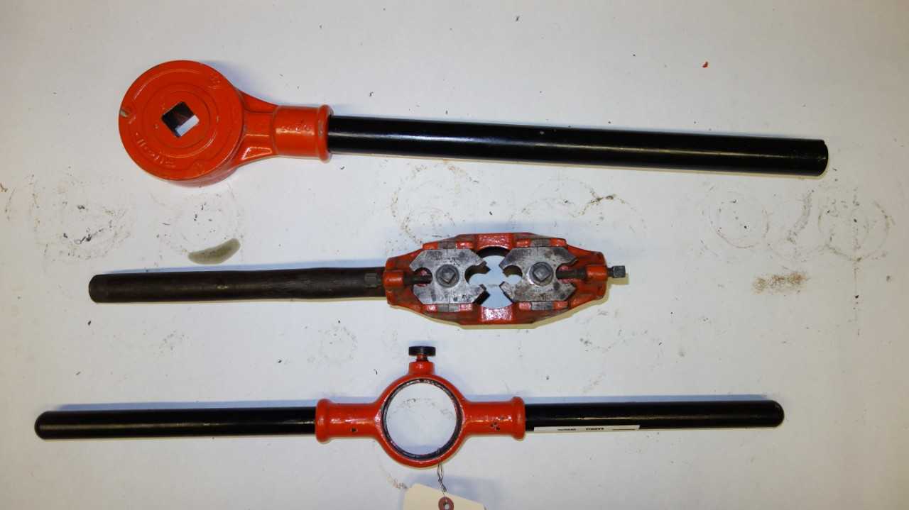 LOT OF 3 ASSORTED DIE HEAD RATCHET THREADERS, RIDGID, ARMSTRONG - HAND TOOLS