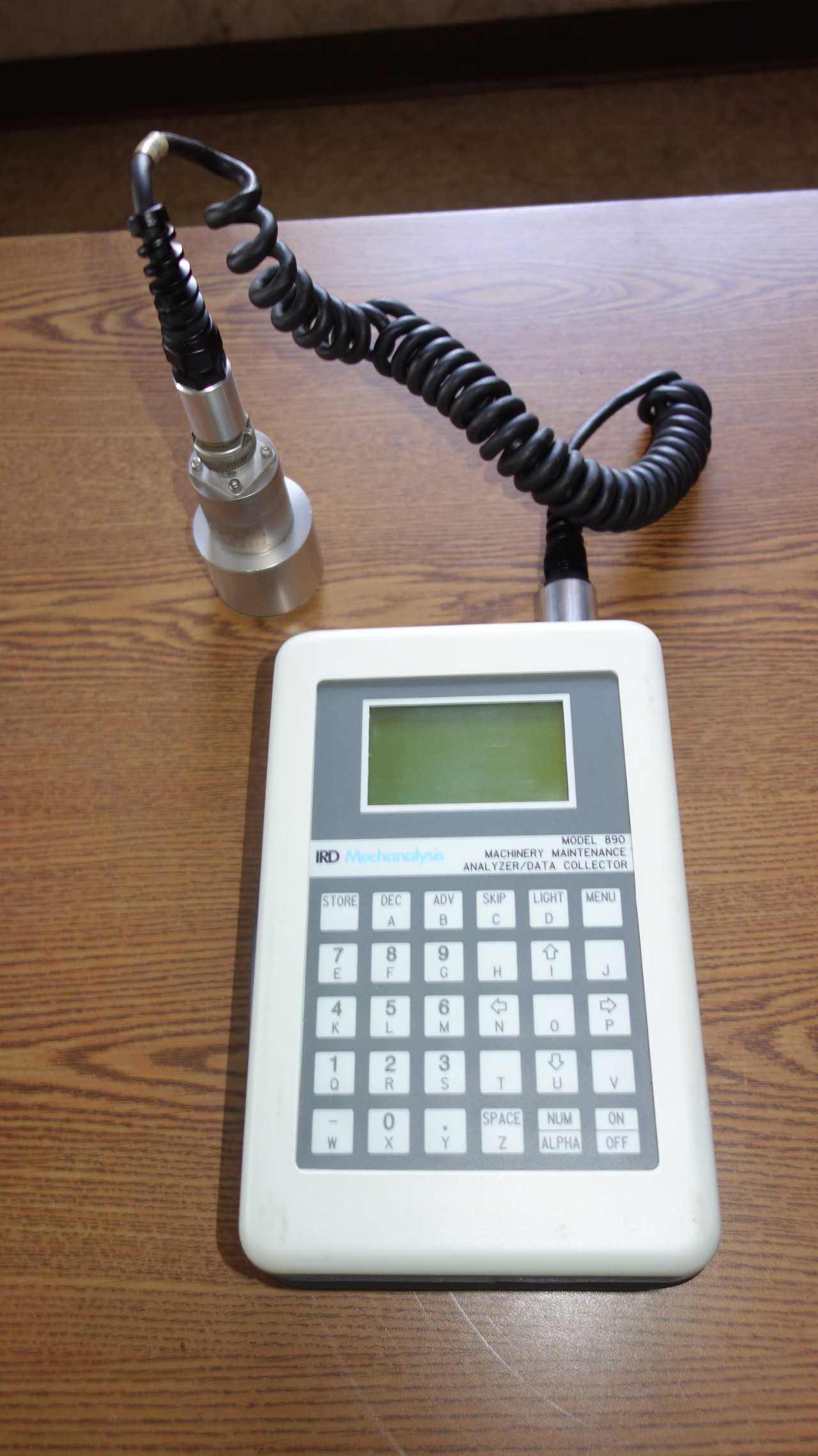 IRD 19697 VIBRATION ACCELEROMETER W/ 890 ANALYZER - ELECTRICAL COMPONENTS