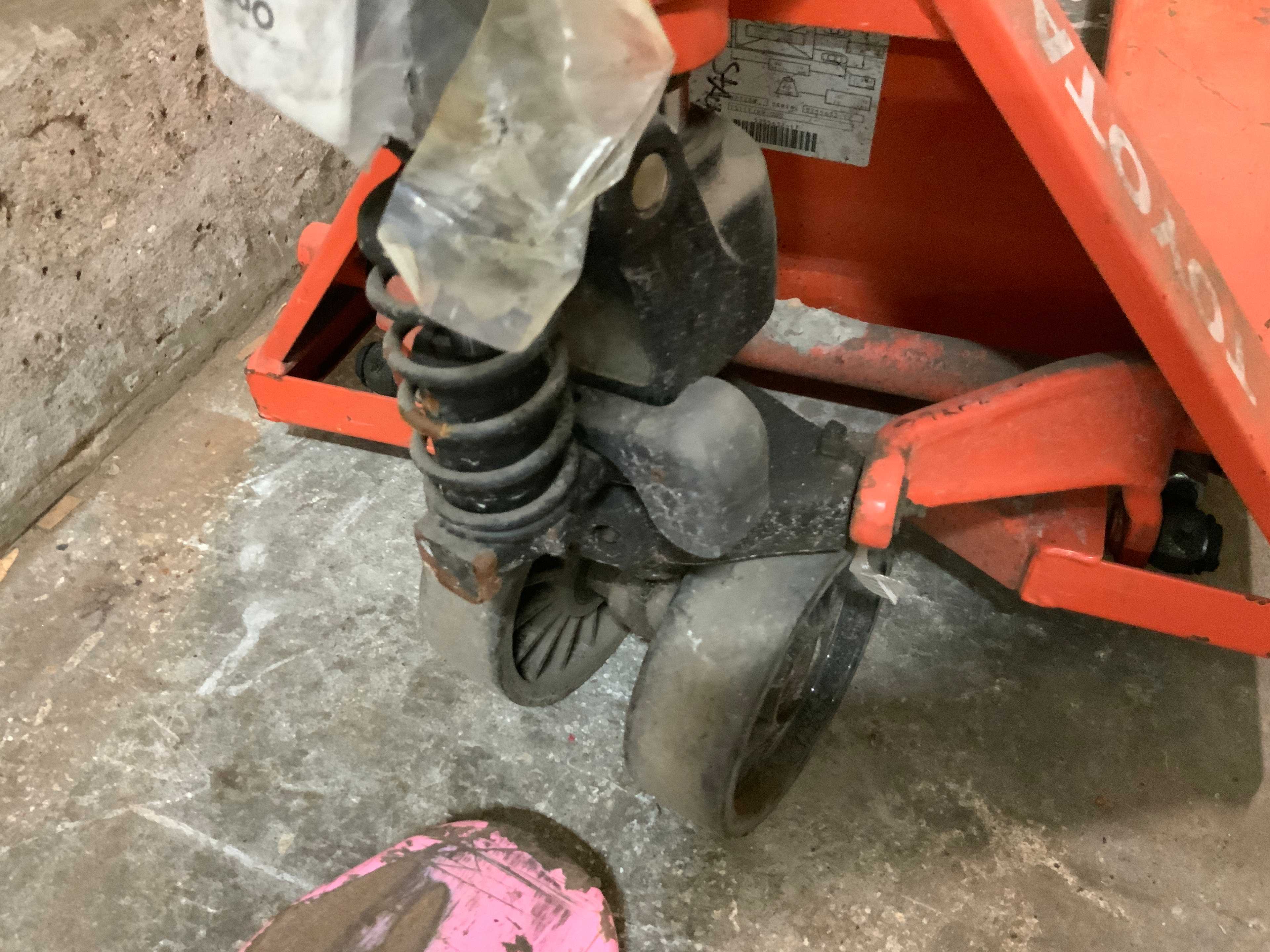 TOYOTA  PALLET JACK - MATERIAL HANDLERS