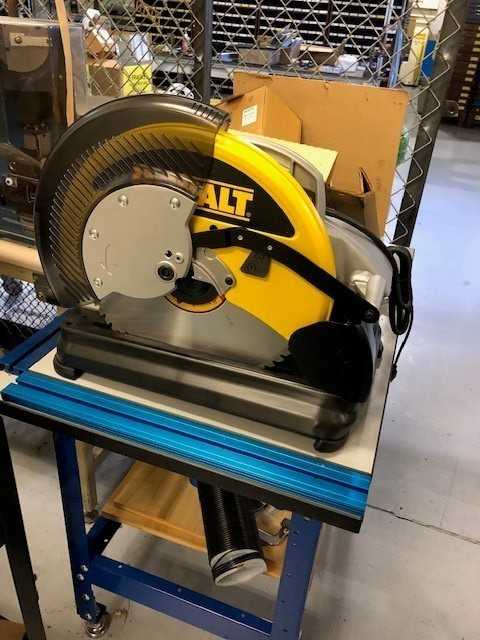 DeWalt Miter Saw with table and dust collector - ELECTRIC POWER TOOLS