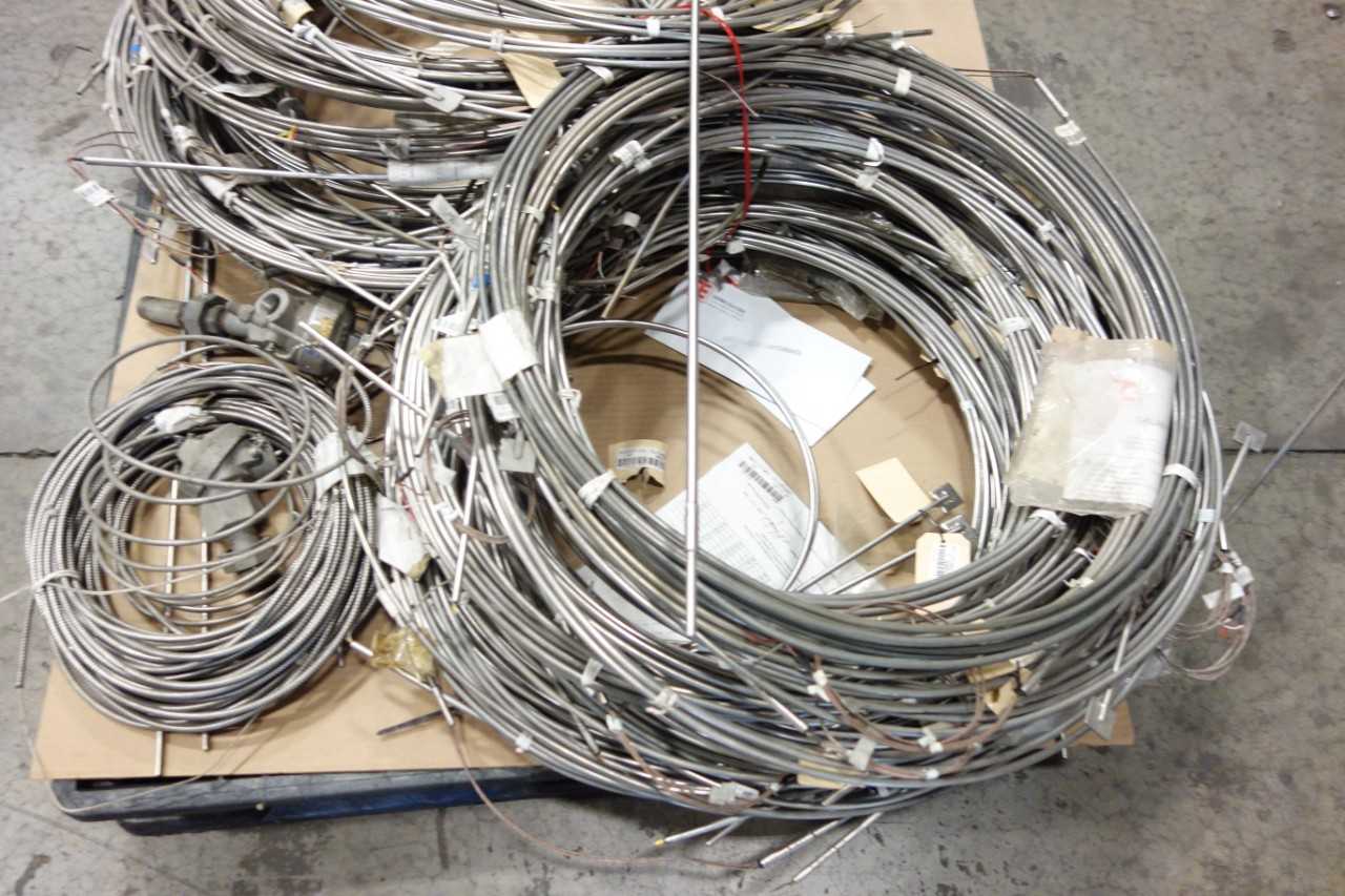 LOT OF ASSORTED THEROCOUPLES - HAND TOOLS