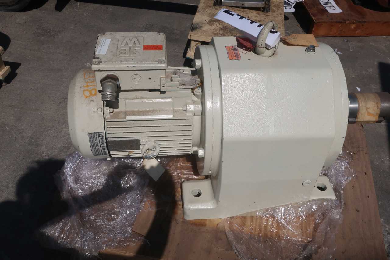 SEW-EURO DRIVE R133DV132N4-KS 76.20:1 1740RPM - GEAR REDUCERS