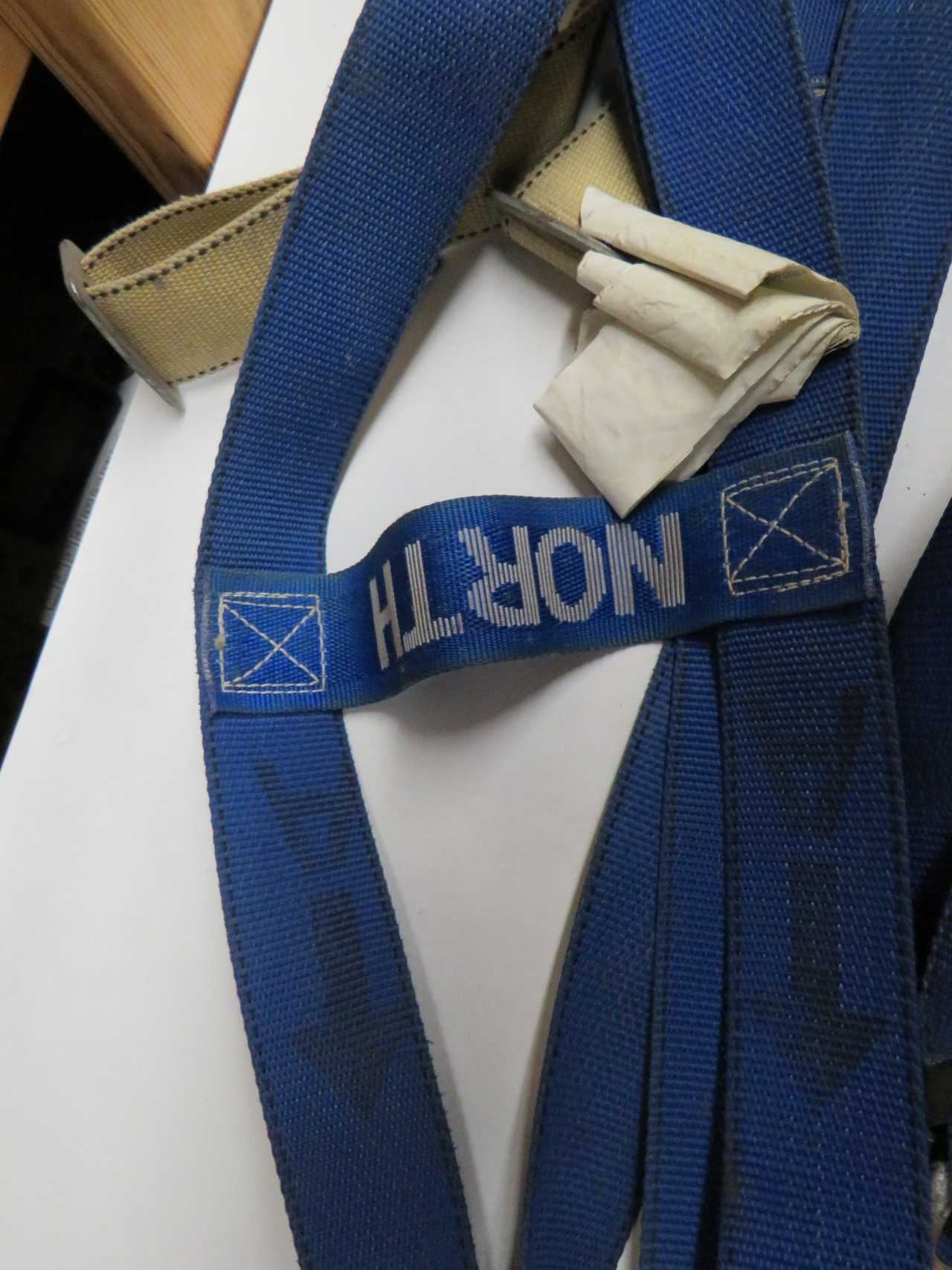 LOT OF 5 ASSORTED NORTH FP759-1DGP SAFETY HARNESSES - SAFETY EQUIPMENT