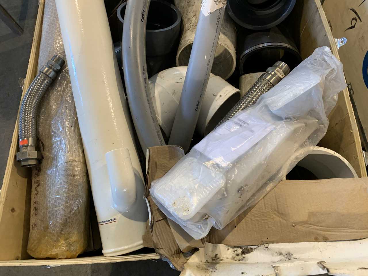 CRATE OF MISC PVC PIPE AND FITTINGS HOSE - MISCELLANEOUS