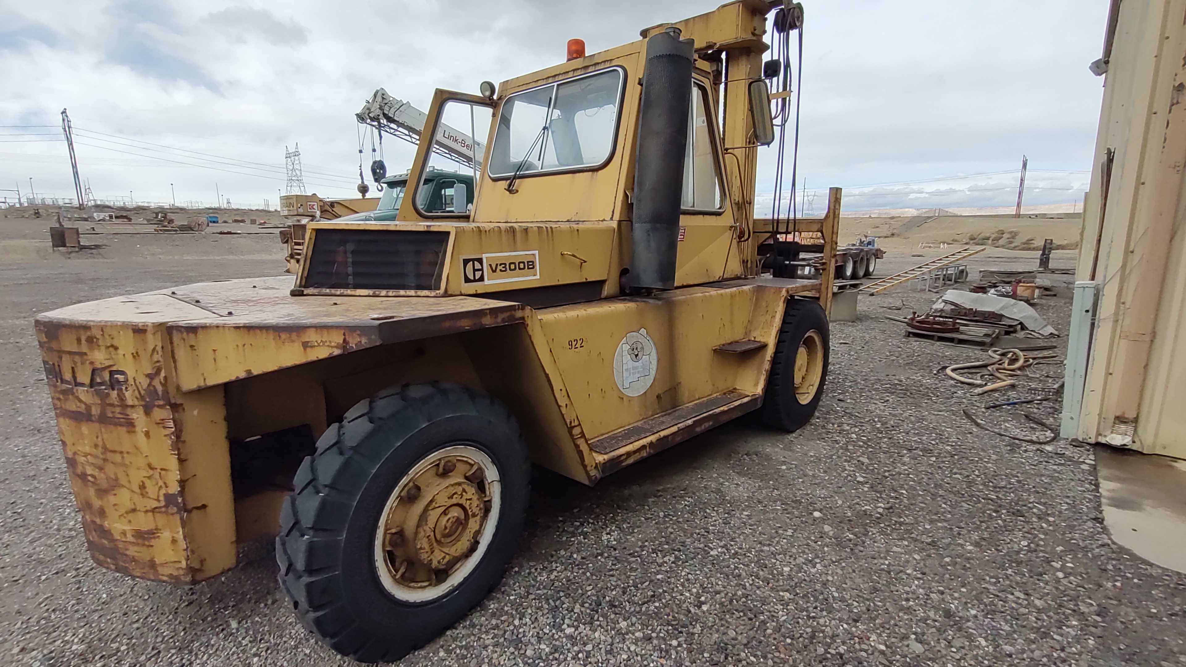 1985 CATERPILLAR V-3008 LOADER - WHEEL LOADERS