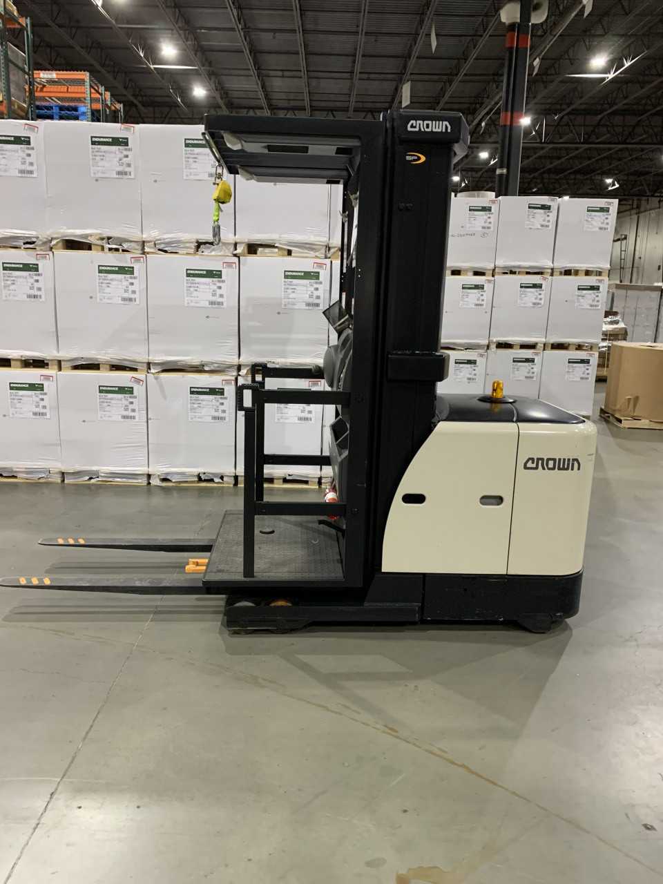 2012 Crown SP3520-30 order picker Southborough MA - ORDER PICKER
