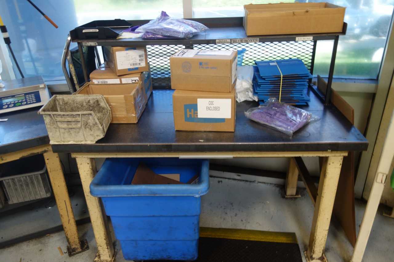 2x shipping desks and shelves, contents excluded - ELECTRIC POWER TOOLS