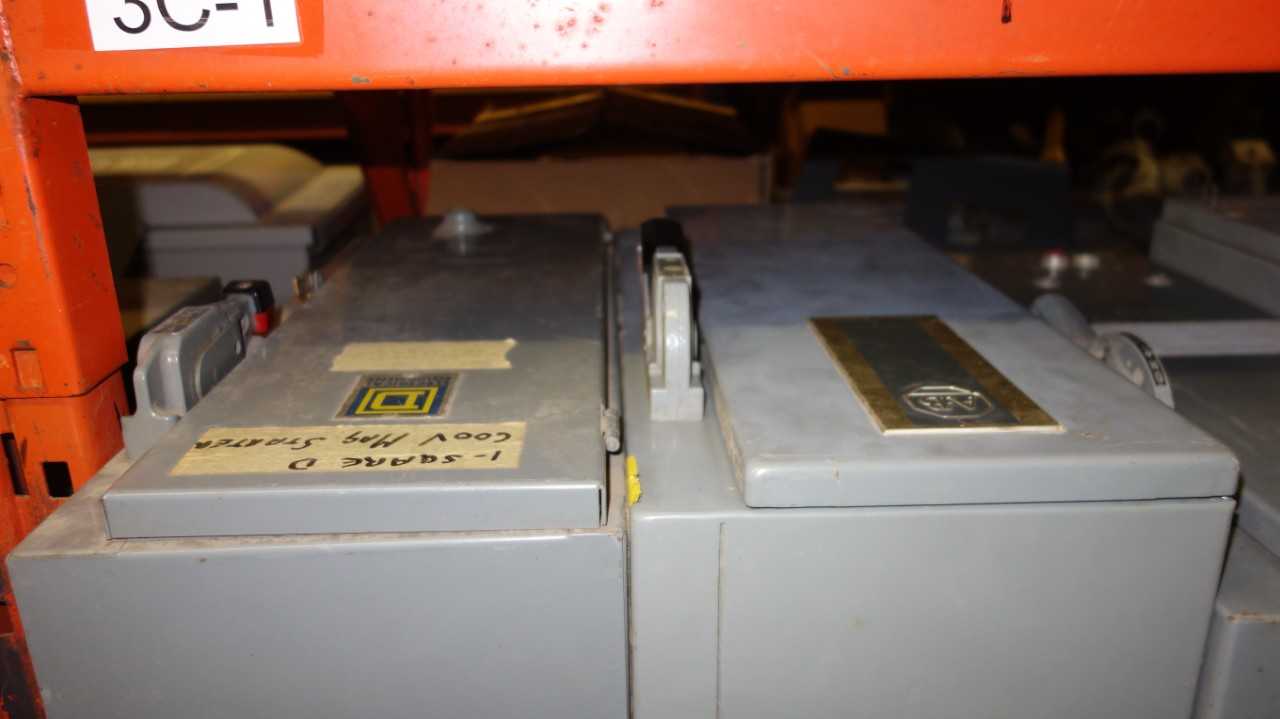 LOT OF ASSORTED COMBINATION STARTERS - MOTOR STARTERS