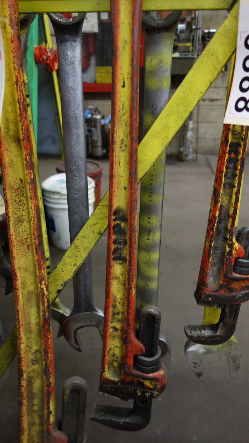 LOT OF 2 RIDGID 36 IN PIPE WRENCHES - HAND TOOLS