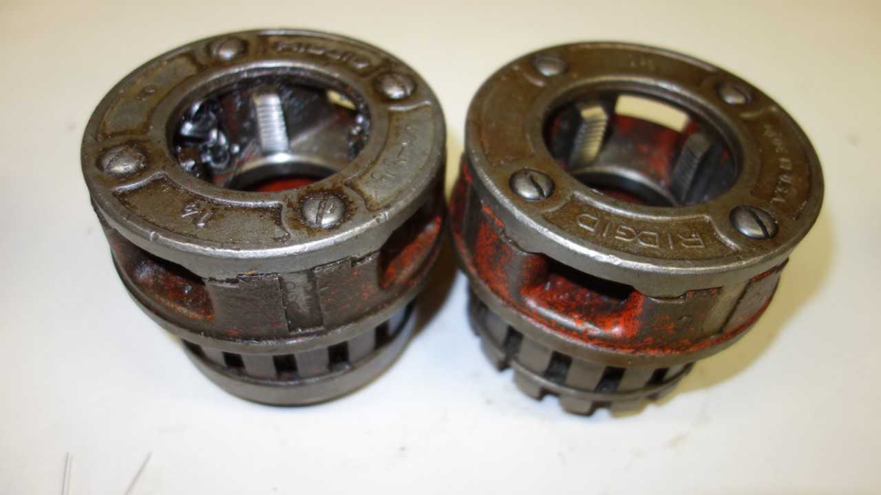 LOT OF 2 RIDGID 1-1/2 IN DIE HEADS - ELECTRIC POWER TOOLS