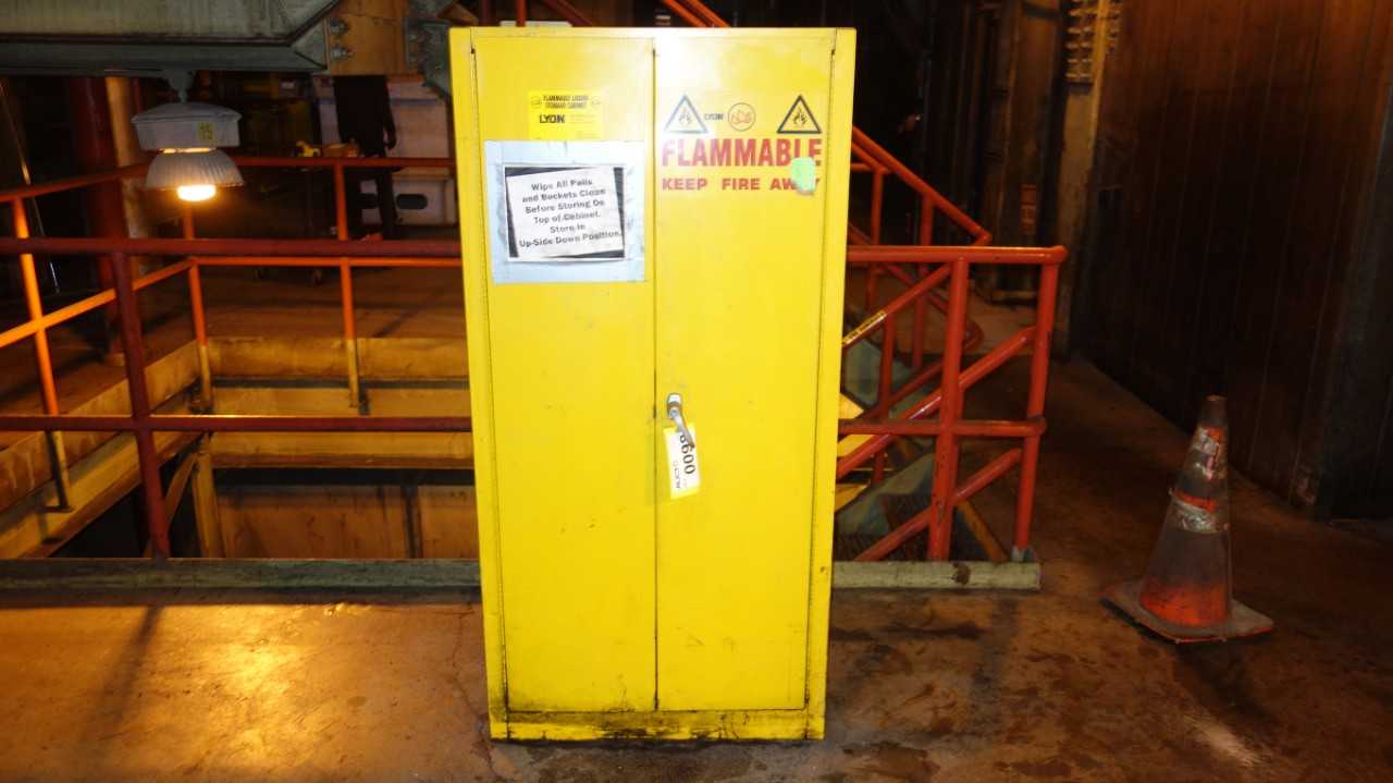 LYON 5451 55 GAL FLAMMABLE SAFETY STORAGE CABINET - SAFETY EQUIPMENT