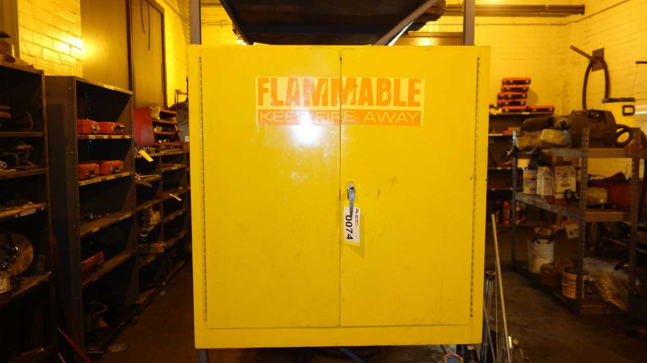 LYON FLAMMABLE FIRE SAFETY LIQUID STORAGE CABINET 2 DOOR - SAFETY EQUIPMENT