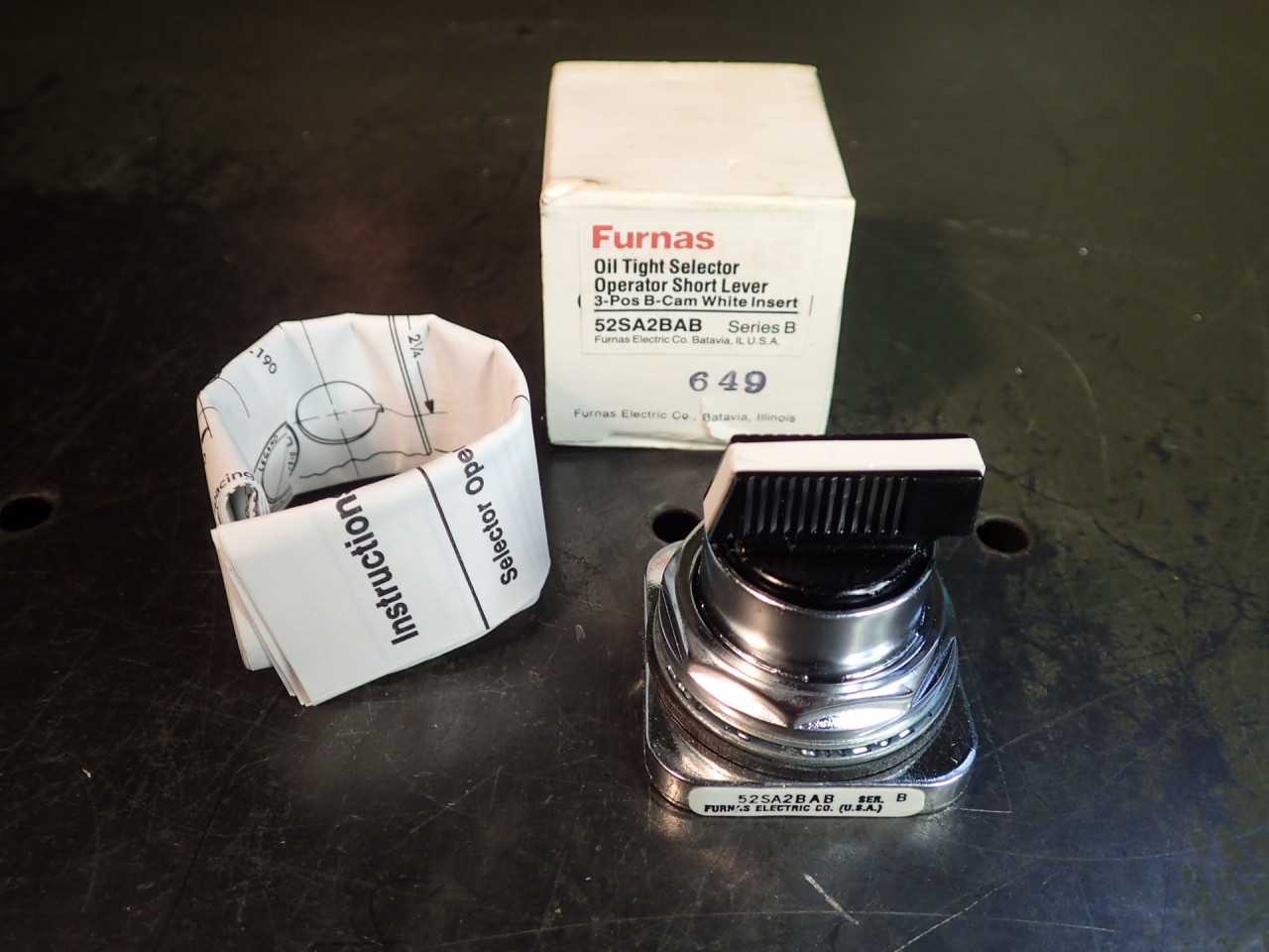 Furnas 3-Position Short Level Operator Oil Tight Selector Switch 52SA2BAB NEW - AUTOMATION & CONTROLS