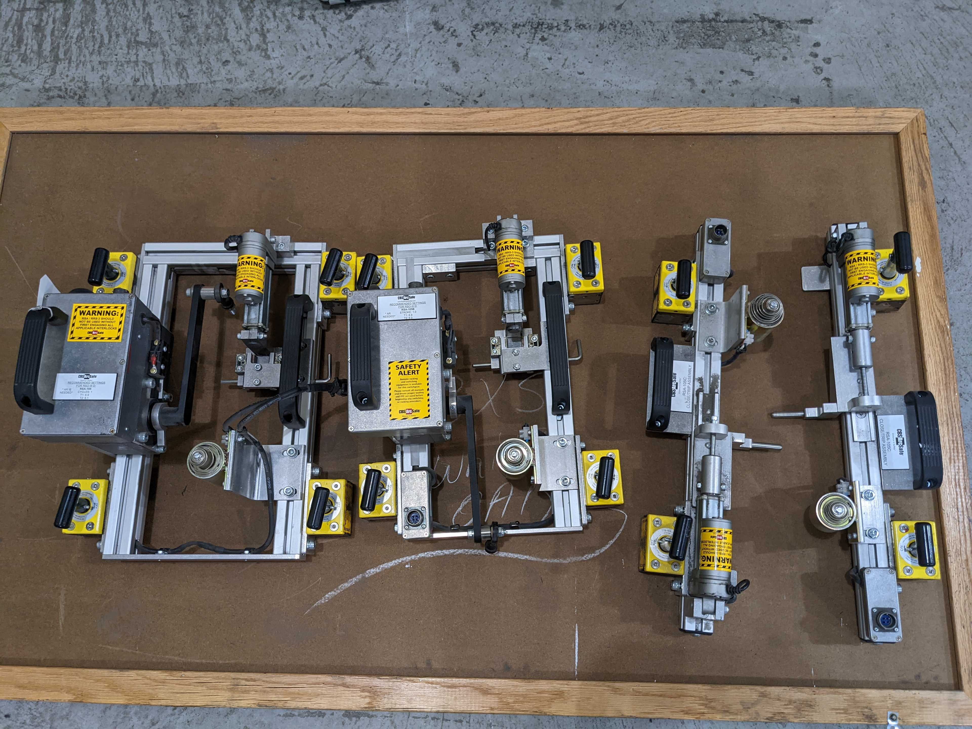 LOT OF FOUR REMOTE SWITCH ACTUATOR - ELECTRICAL COMPONENTS LOT OF FOUR REMOTE SWITCH ACTUATOR - ELECTRICAL COMPONENTS