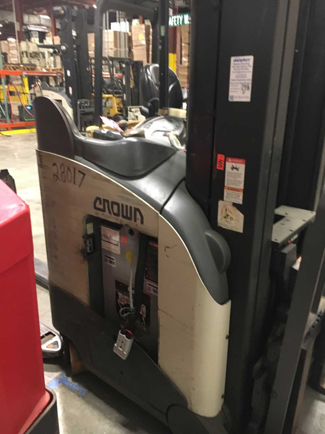 2003 Crown RR5220-45 reach truck, Enfield, CT - REACH TRUCKS