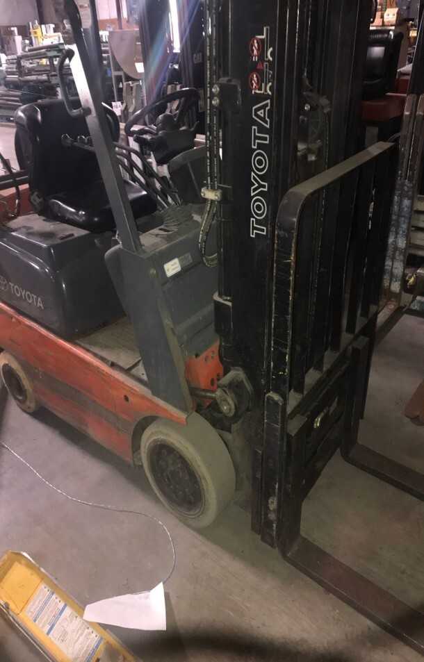 #1 / Toyota Propane Lift - FORKLIFTS