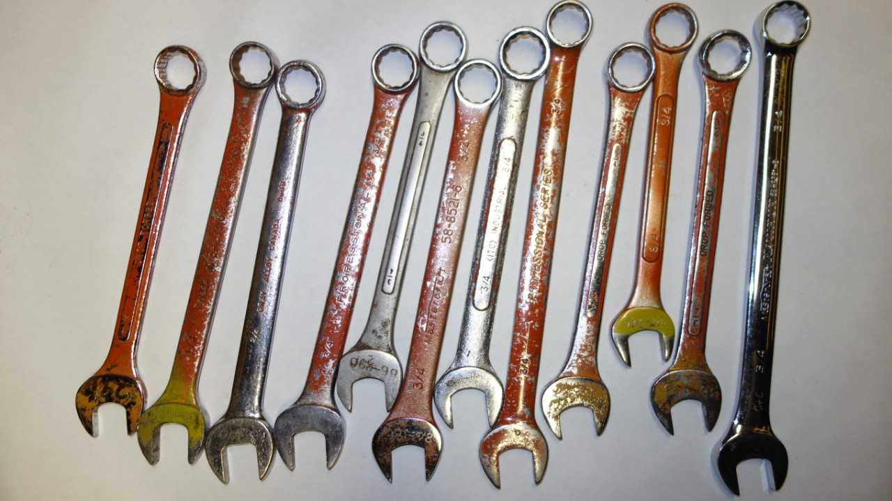 LOT OF 12 ASSORTED COMBINATION WRENCHES - HAND TOOLS