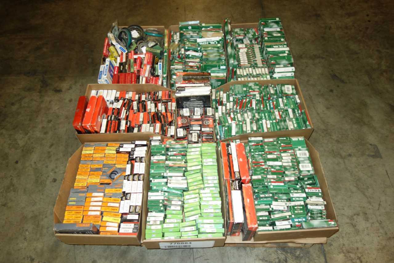 LOT OF ASSORTED OIL SEALS - OIL SEAL
