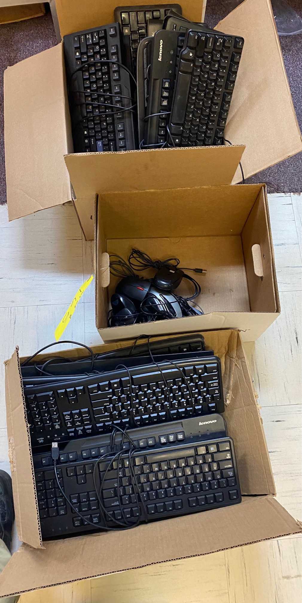 Lot of keyboards and mouses - ELECTRICAL COMPONENTS