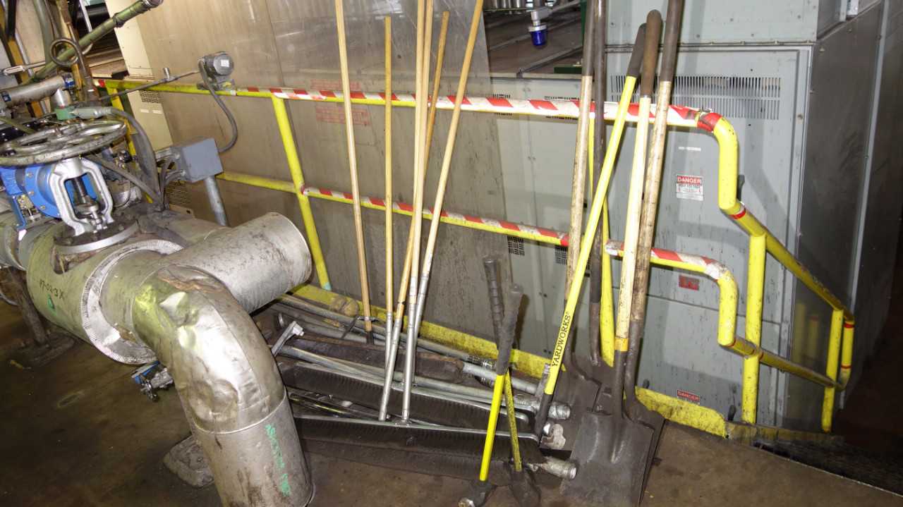 LOT OF ASSORTED TRASH BINS, BROOMS, TOOLS, CARTS - ELECTRIC POWER TOOLS