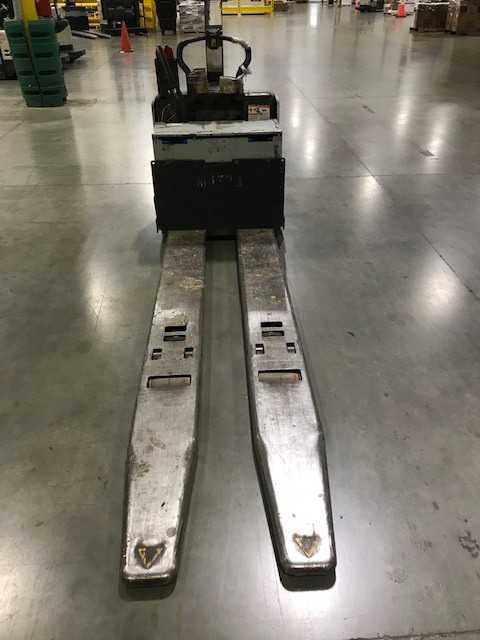 2005 Crown PE4000-60 double rider jack, Hebron, KY - MANUAL PALLET JACKS