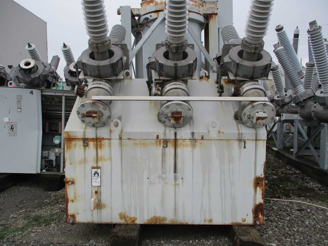 1987 Siemens SP SF6 breaker. Type SP38-31.5-2. 38kv, 31.5ka, 2000A - CIRCUIT BREAKERS