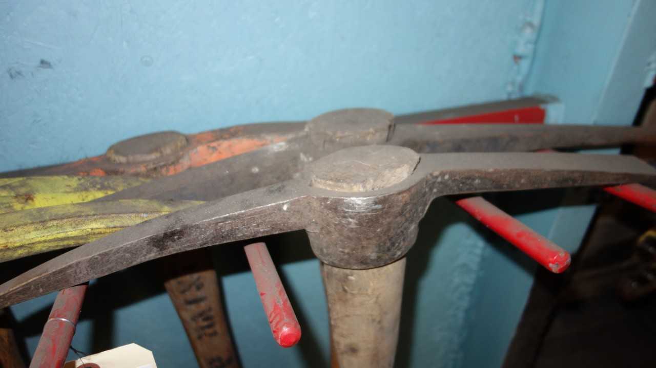 LOT OF 5 PICKAXES - ELECTRIC POWER TOOLS