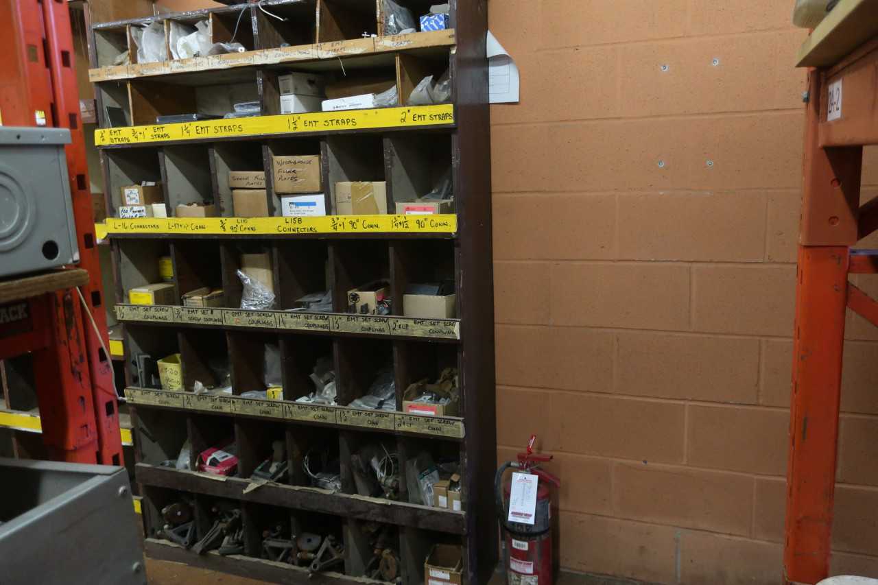 CONTENTS OF SHELVES, ASSORTED ELECTRICAL COUPLINGS, STRAPS, CONNECTORS - ELECTRICAL COMPONENTS
