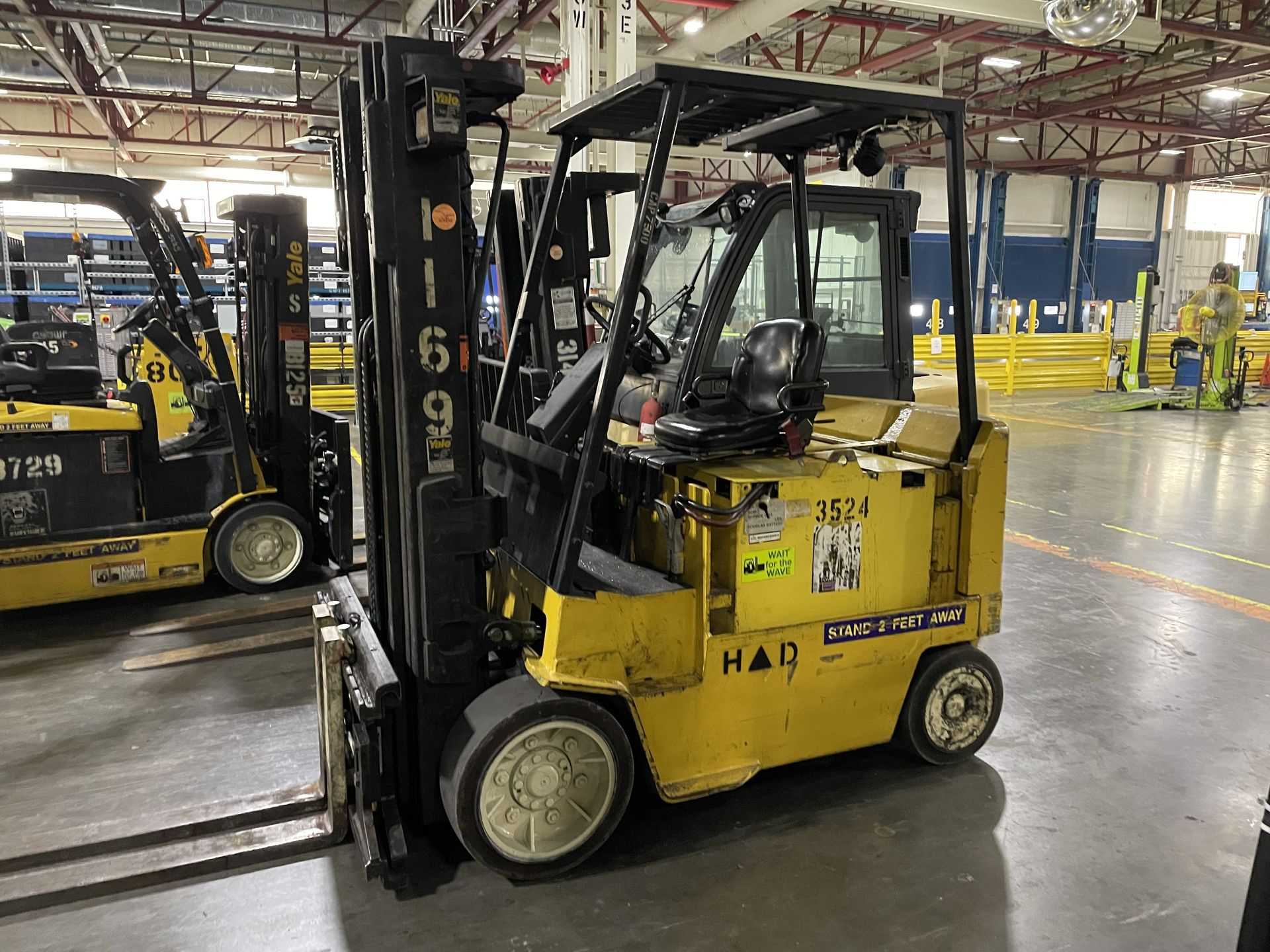 YALE ERC080HDN36SE092 COUNTERBALANCE FORKLIFT - SIT-DOWN FORKLIFTS