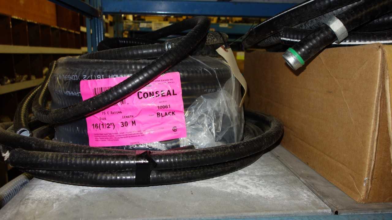 CONTENTS OF SHELF, ASSORTED ELECTRICAL CONDUIT - CONDUIT FITTING