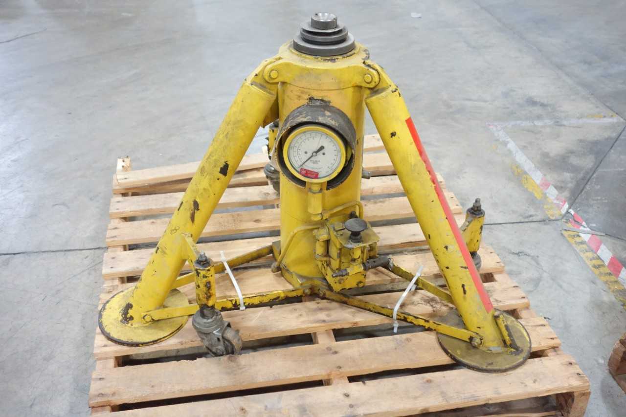 10 TON JACK - MANUAL PALLET JACKS