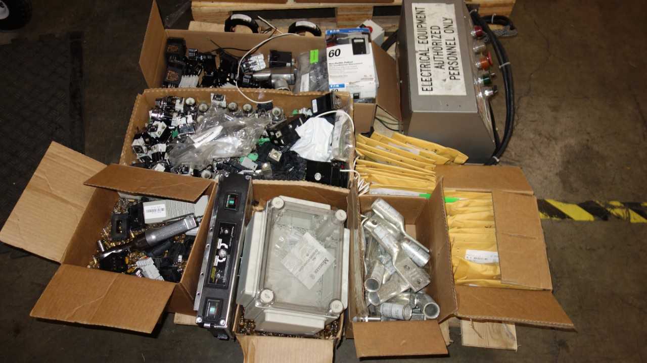 1 PALLET OF ASSORTED EATON ELECTRIC PARTS, PILOT LIGHTS - LIGHTING