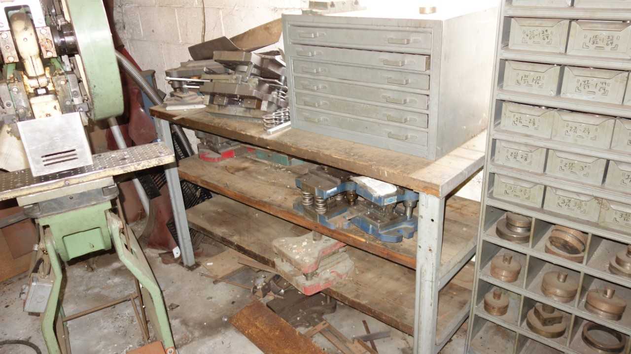 WORK TABLE WITH CONTENTS, ASSORTED METALWORKING TOOLS, PUNCHES, DIES, VISES