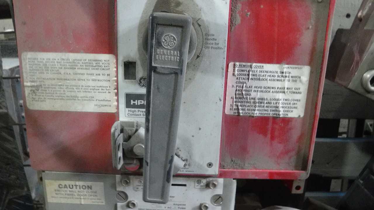 1600 Amp GE High Pressure Contact Switch - CIRCUIT BREAKERS