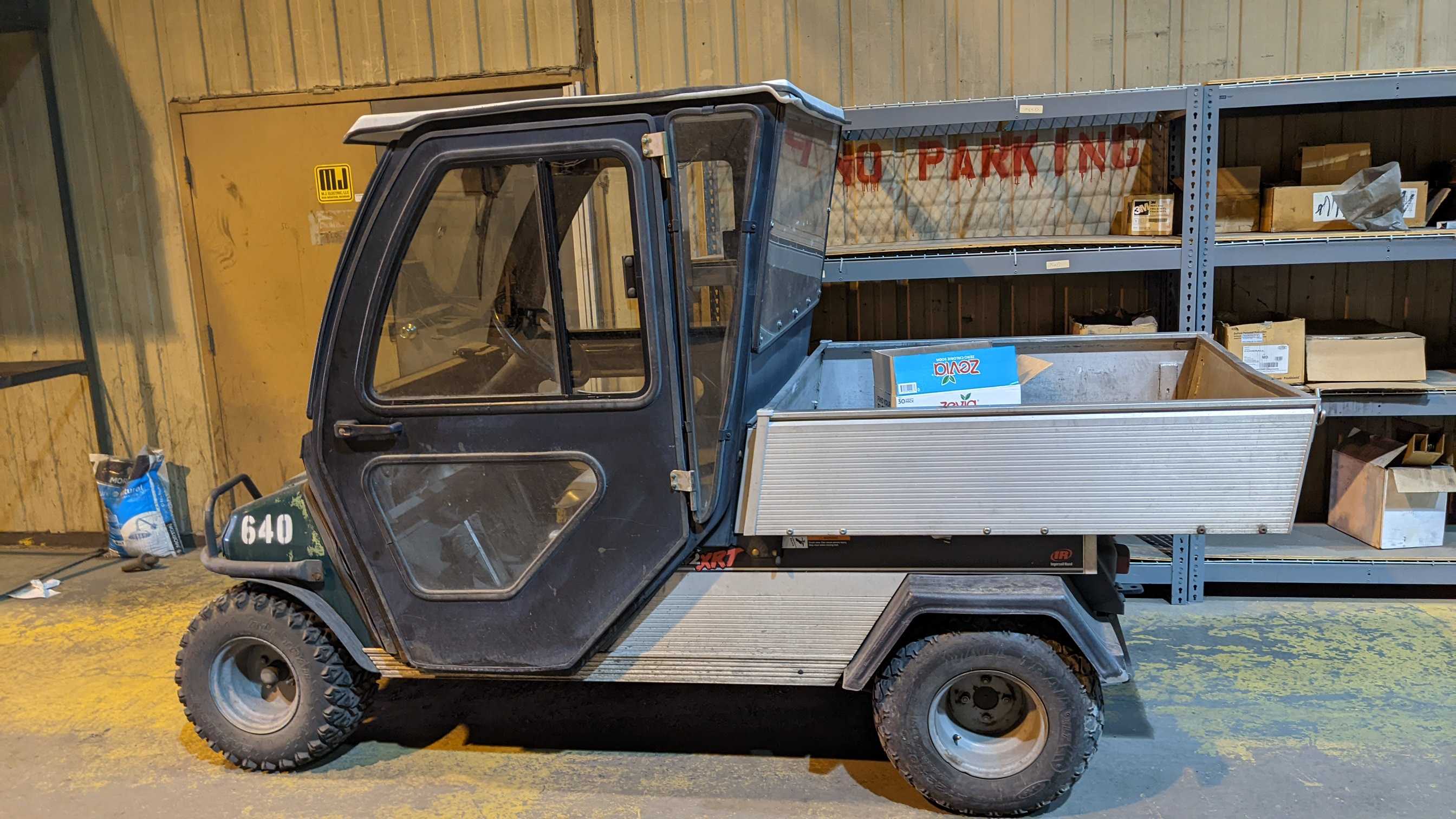 2004 CLUB CAR 2004 CARRYALL 2 XRT - LIFTING EQUIPMENT