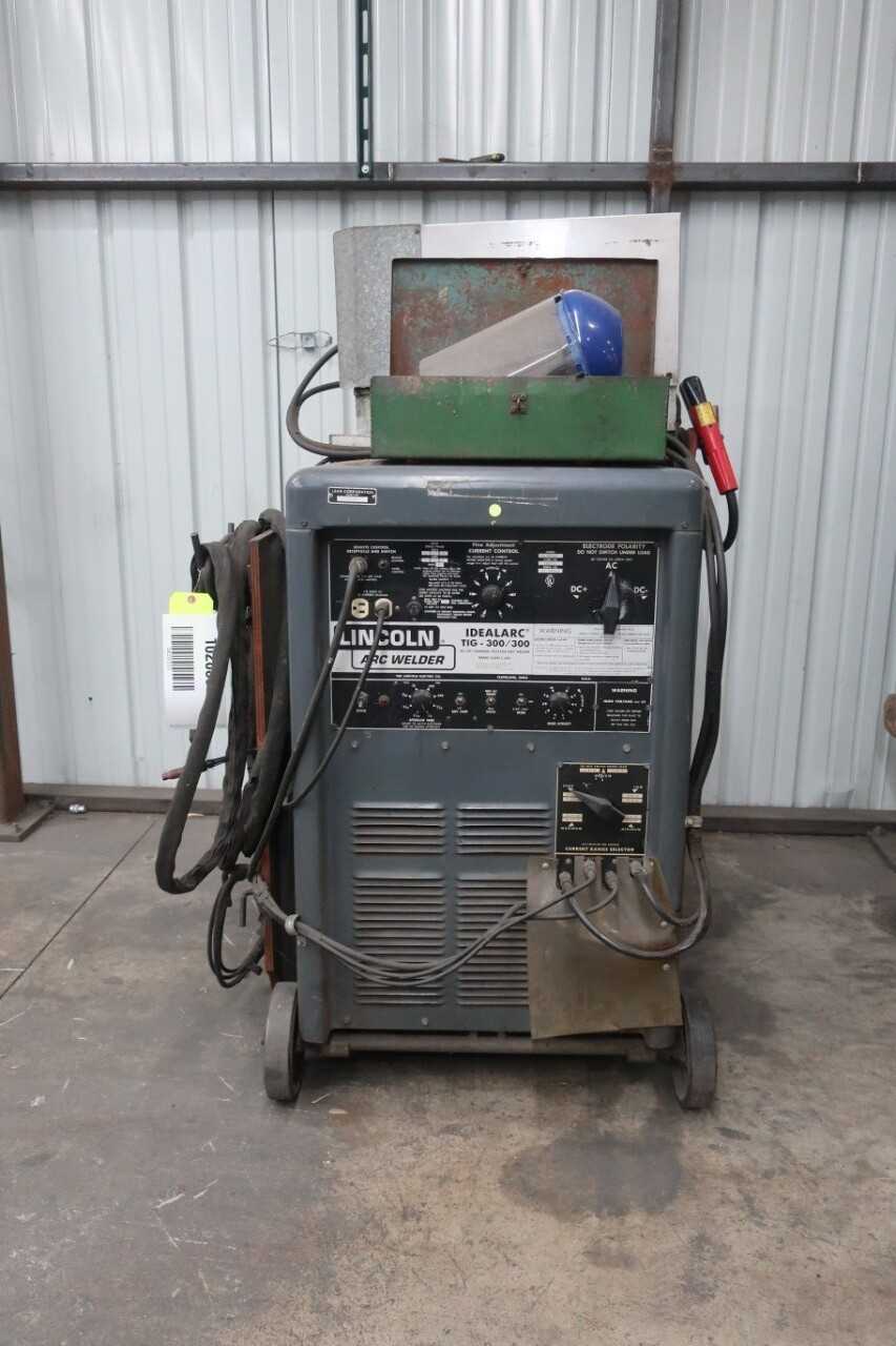 LINCOLN ELECTRIC IDEALARC TIG 300/300 AC/DC VARIABLE VOLTAGE ARC WELDER - WELDING EQUIPMENT