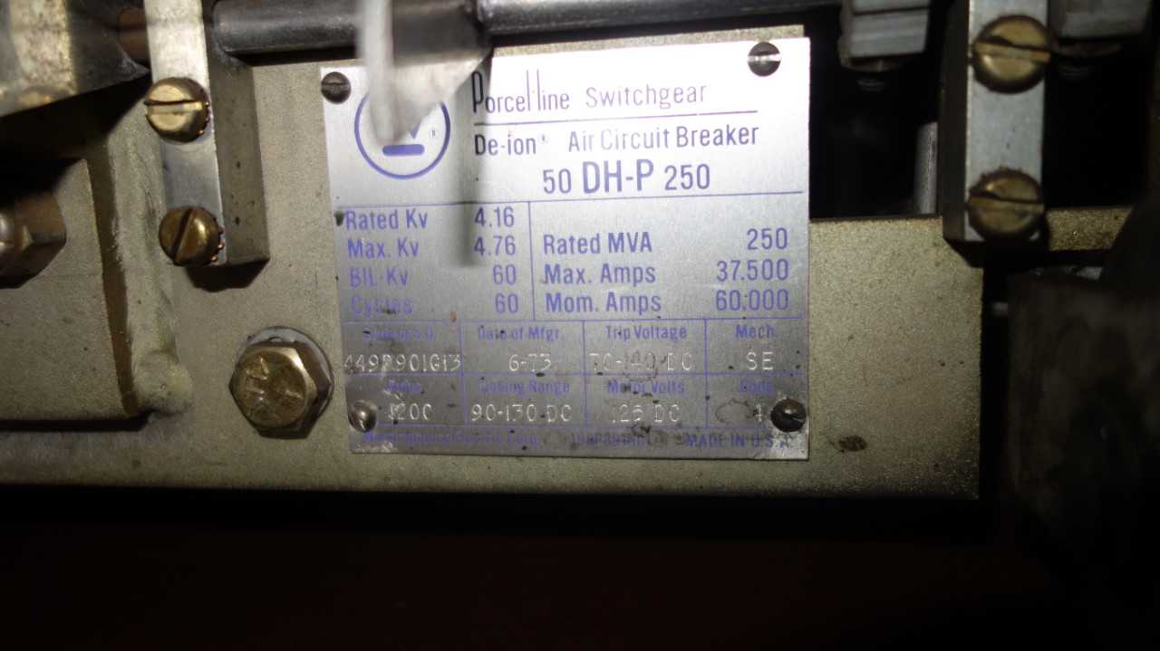 LOT OF 16 WESTINGHOUSE 50DHP250 1200A BREAKERS - CIRCUIT BREAKERS