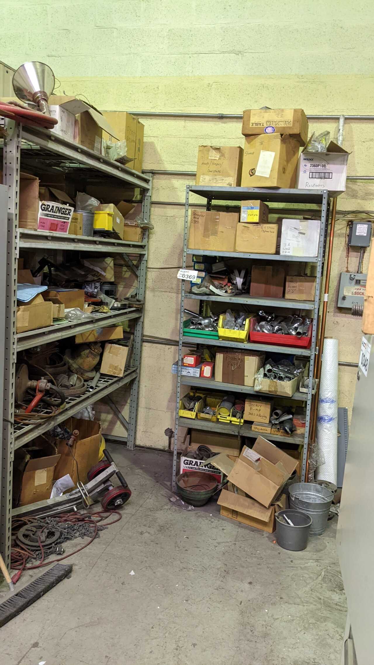 2 SELVES WITH CONTENTS - INDUSTRIAL PARTS 2 SELVES WITH CONTENTS - INDUSTRIAL PARTS