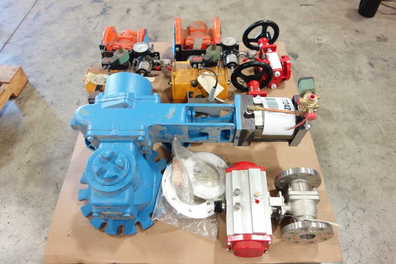 LOT OF ASSORTED VALVES - VALVES