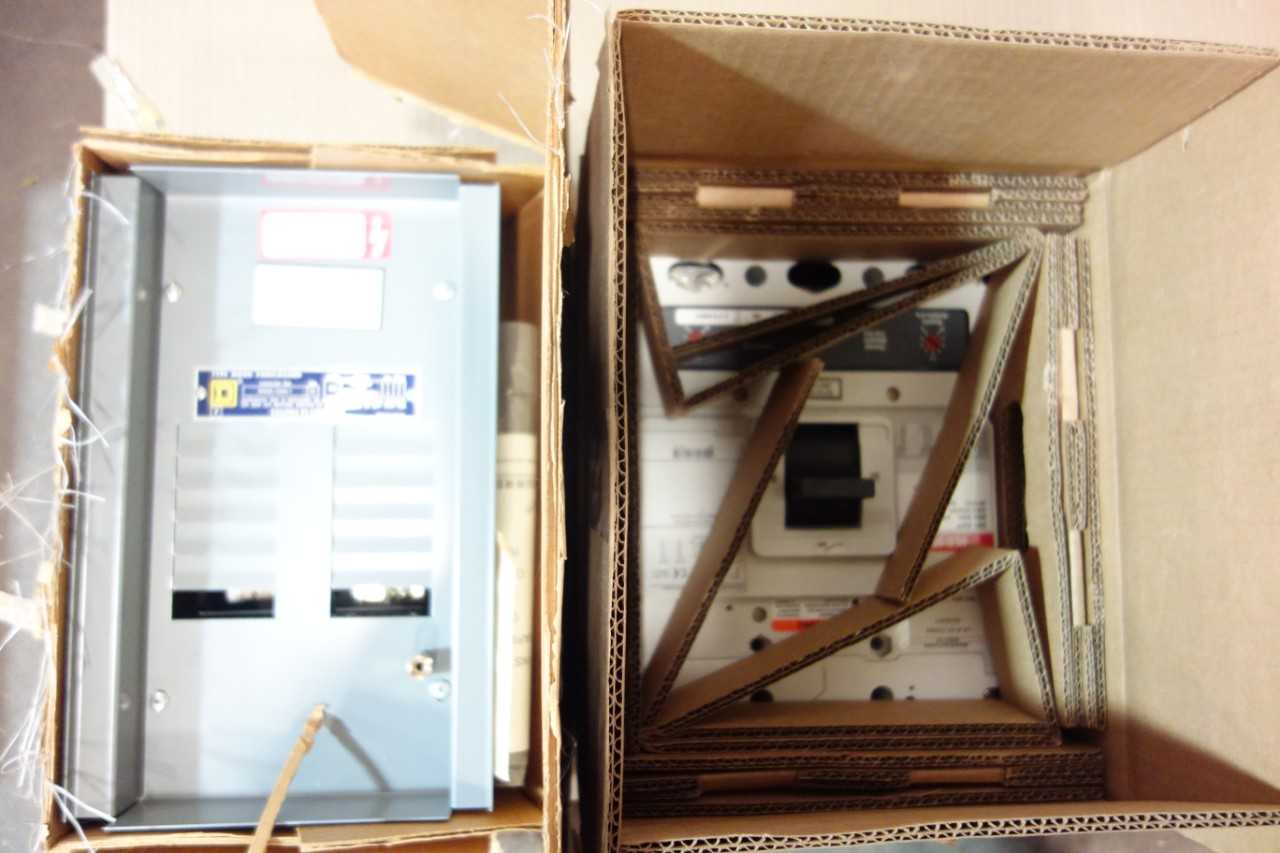 LOT OF AC CIRCUIT BREAKER & AC POWER DISTRIBUTION PANELBOARD- EATON, SQUARE D - CIRCUIT BREAKERS