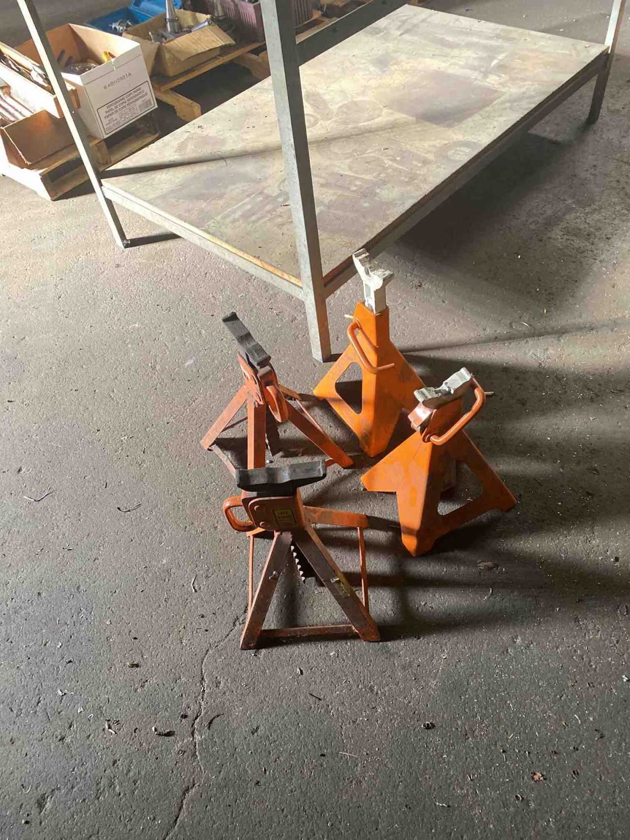 Jack stands - MISCELLANEOUS Jack stands - MISCELLANEOUS