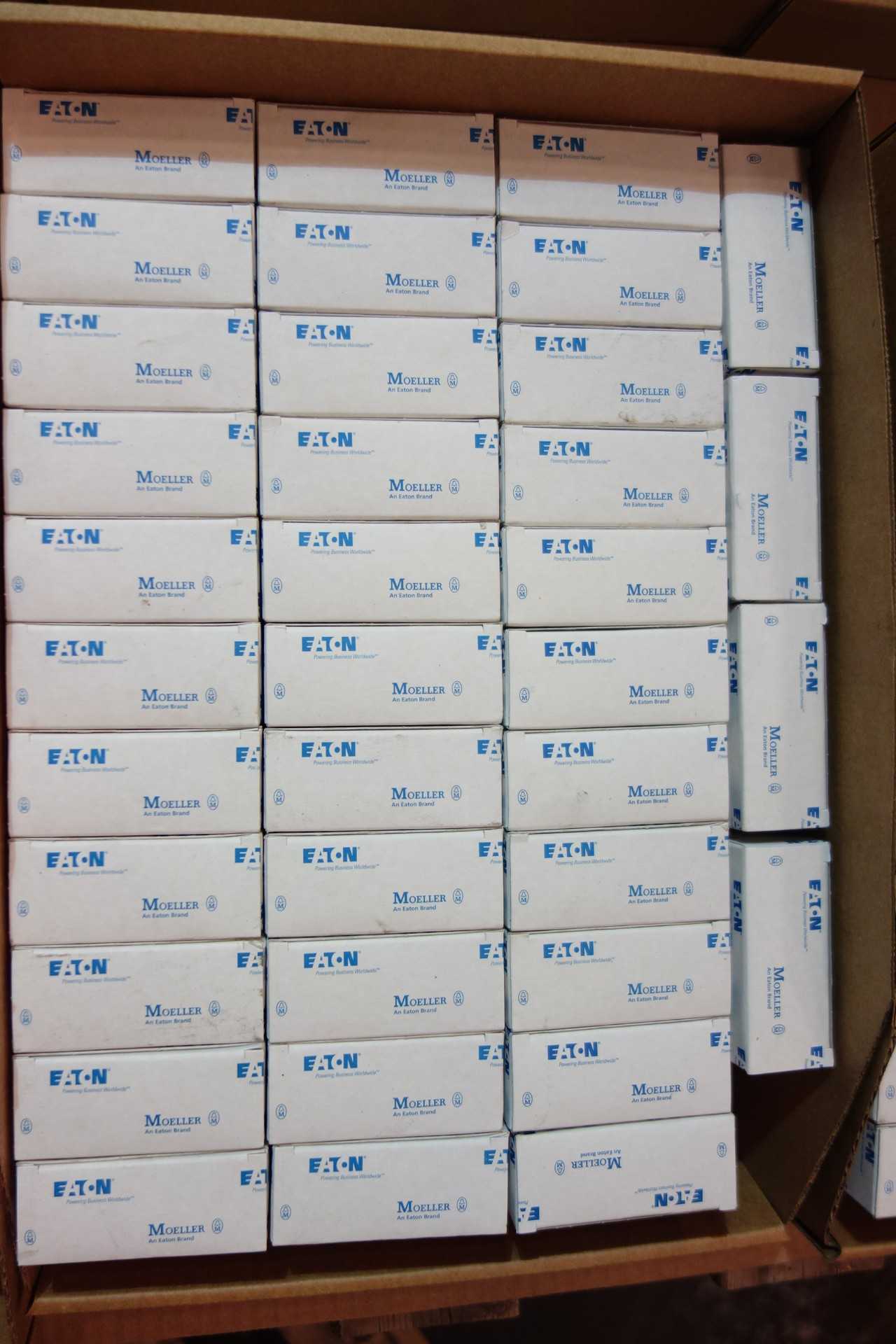 LOT OF EATON MOELLER CIRCUIT BREAKERS 2 POLE 20 AMP 10KA DC\ RATED PLS6-C20/2DC - CIRCUIT BREAKERS